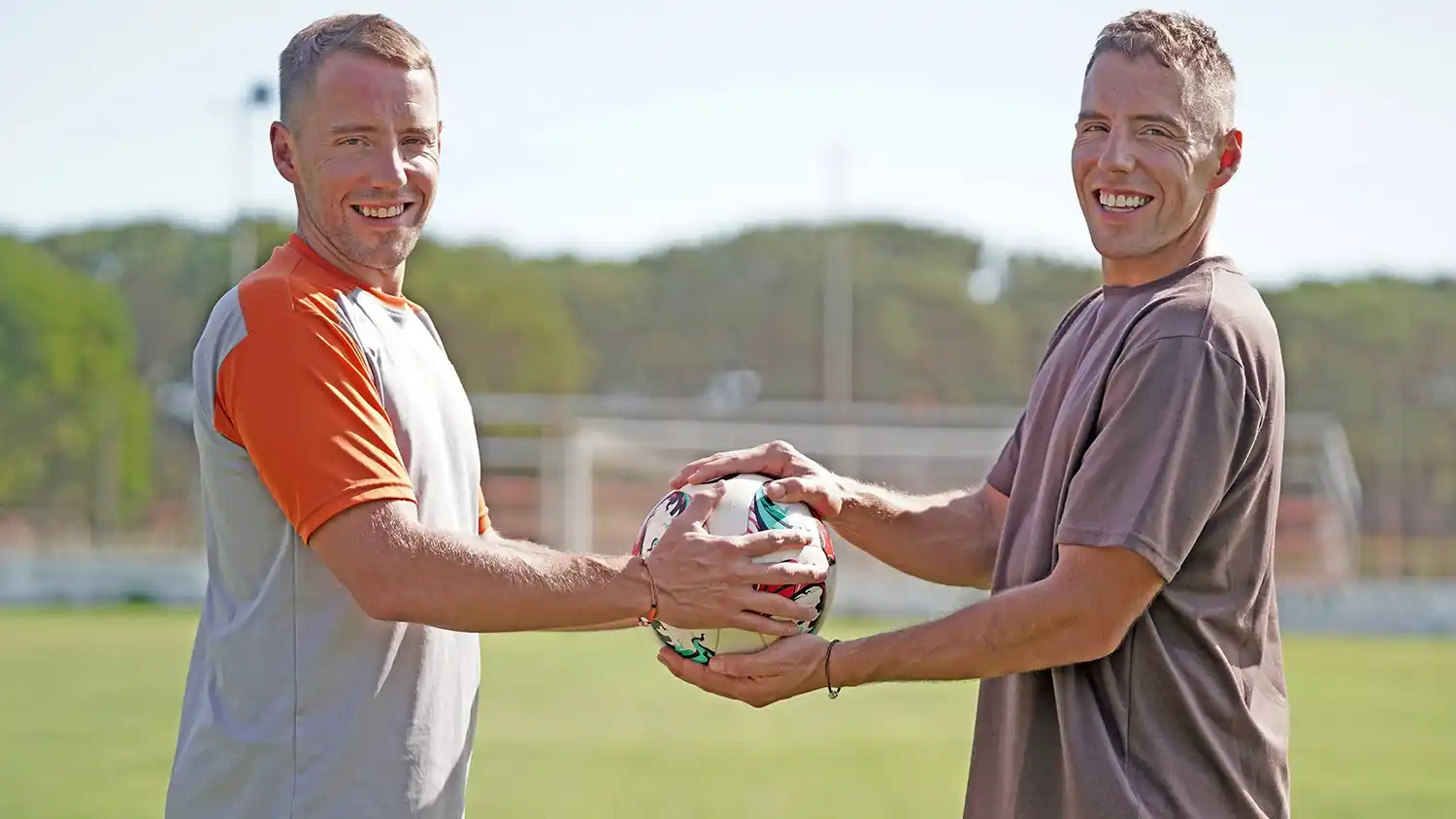 Entrenador y delantero. Los hermanos Montes comparten el día a día, también en el fútbol