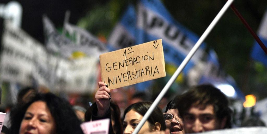 La comunidad universitaria sale a la calle en reclamo de financiamiento