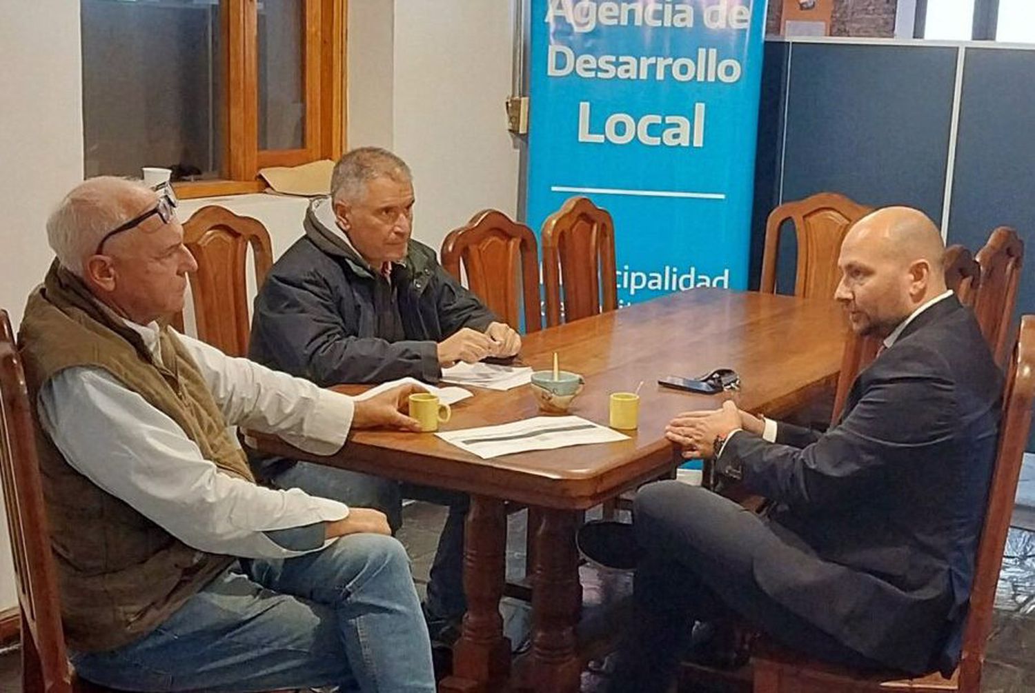 Reunión de funcionarios. Se informó sobre líneas de crédito
