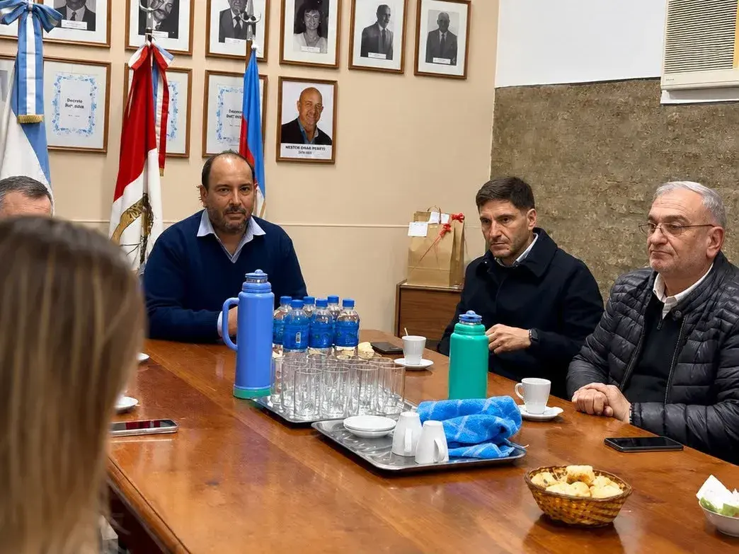 Alcides Calvo participó de un encuentro de trabajo junto a Pullaro en Angélica