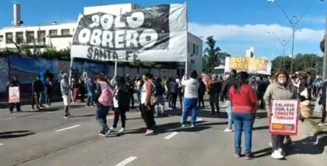 Protesta del movimiento Polo Obrero provoca caos en la Av. 27 de Febrero