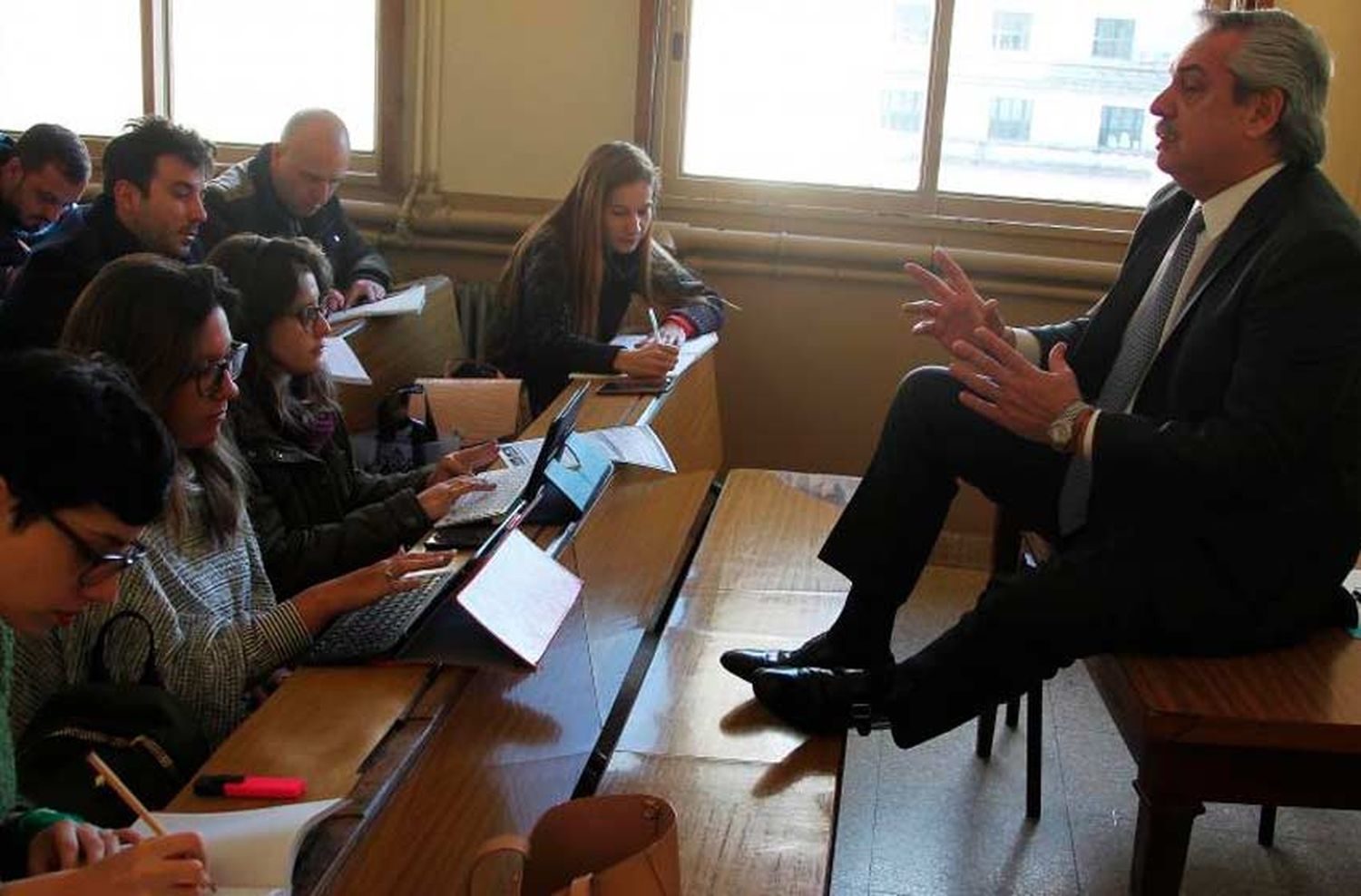 Estudiantes de la facultad de Derecho de la UBA quieren debatir con Alberto Fernández sobre la vacunación VIP