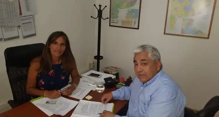 Salazar firmó el convenio para la Policía Comunal y será el jefe de los uniformados