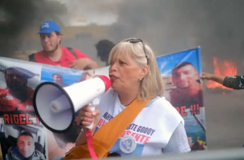 El ministro de Defensa se reunirá con los familiares del Rigel