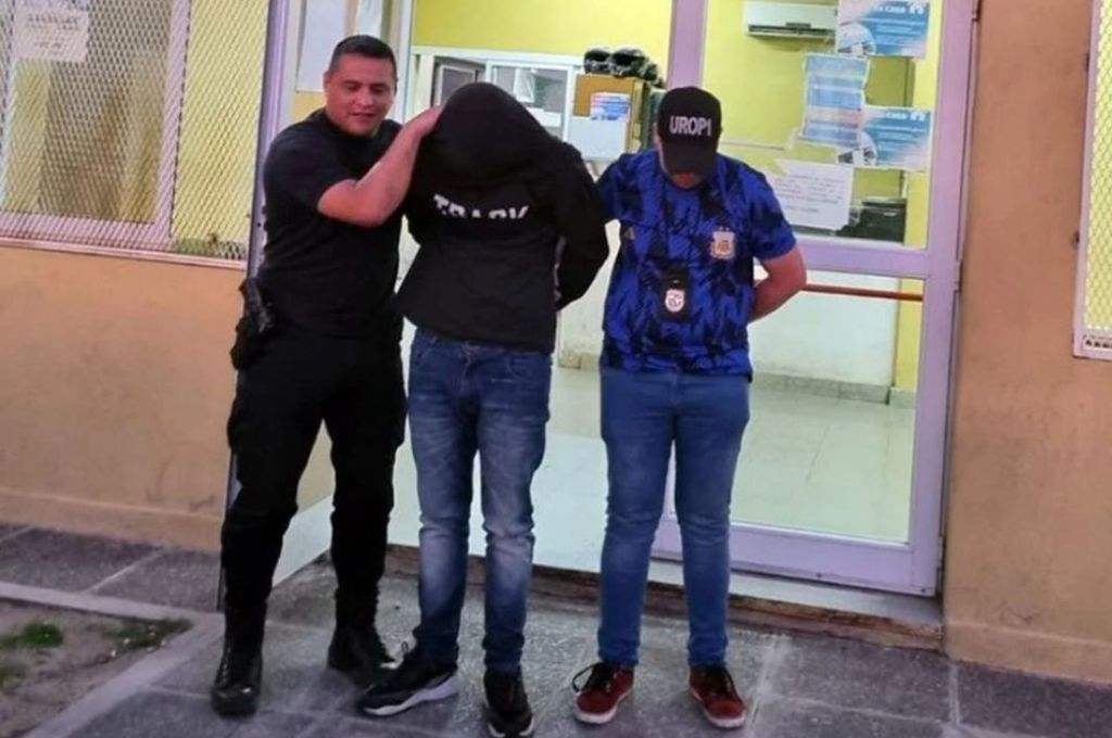 Joven violó y apuñaló 43 veces a una compañera de clase