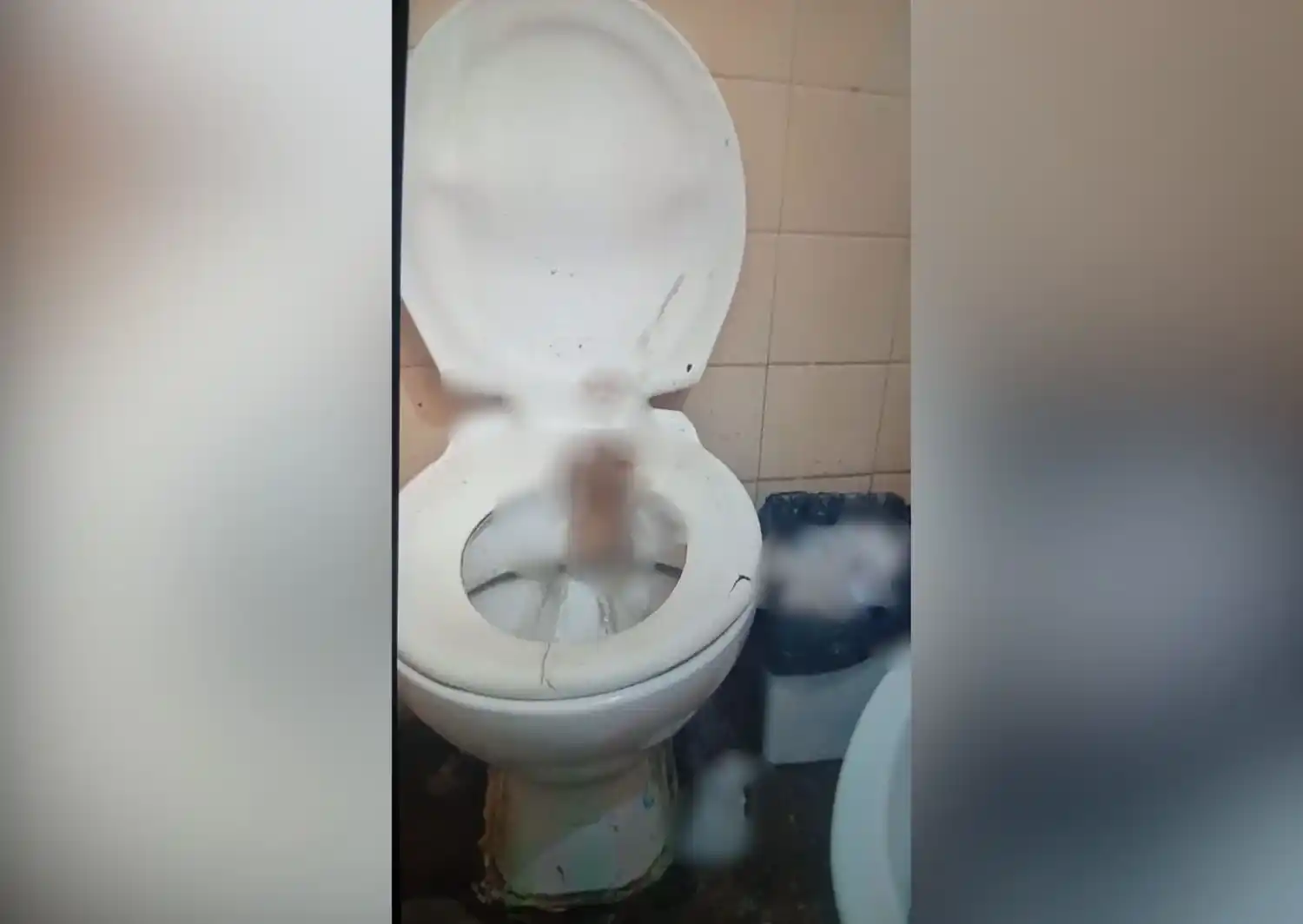 Baño sucio en el Hospital: "Una señora mayor no pudo entrar"
