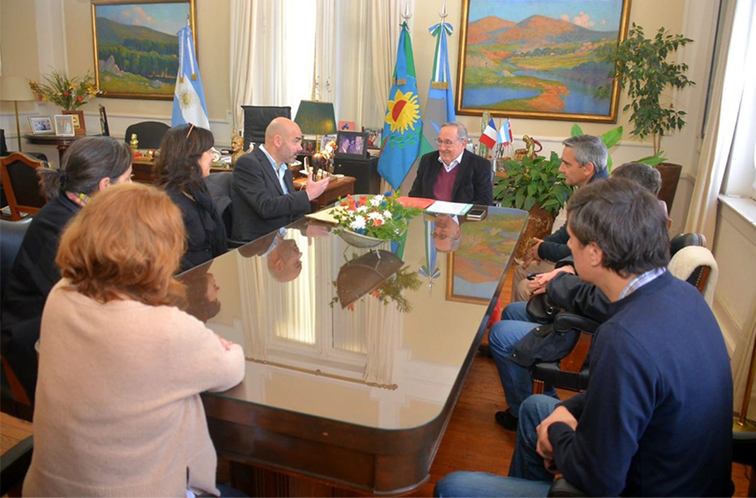 Lunghi se reunió con el escritor Eduardo Sacheri