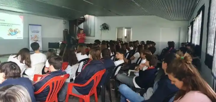 Jornada de capacitación sobre medios digitales para estudiantes del ICM en Chascomús