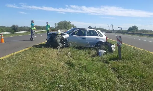 Una familia se accidentó en la Ruta 12