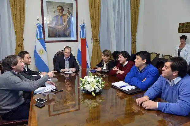 Bordet acuerda estrategias legislativas con diputados nacionales 