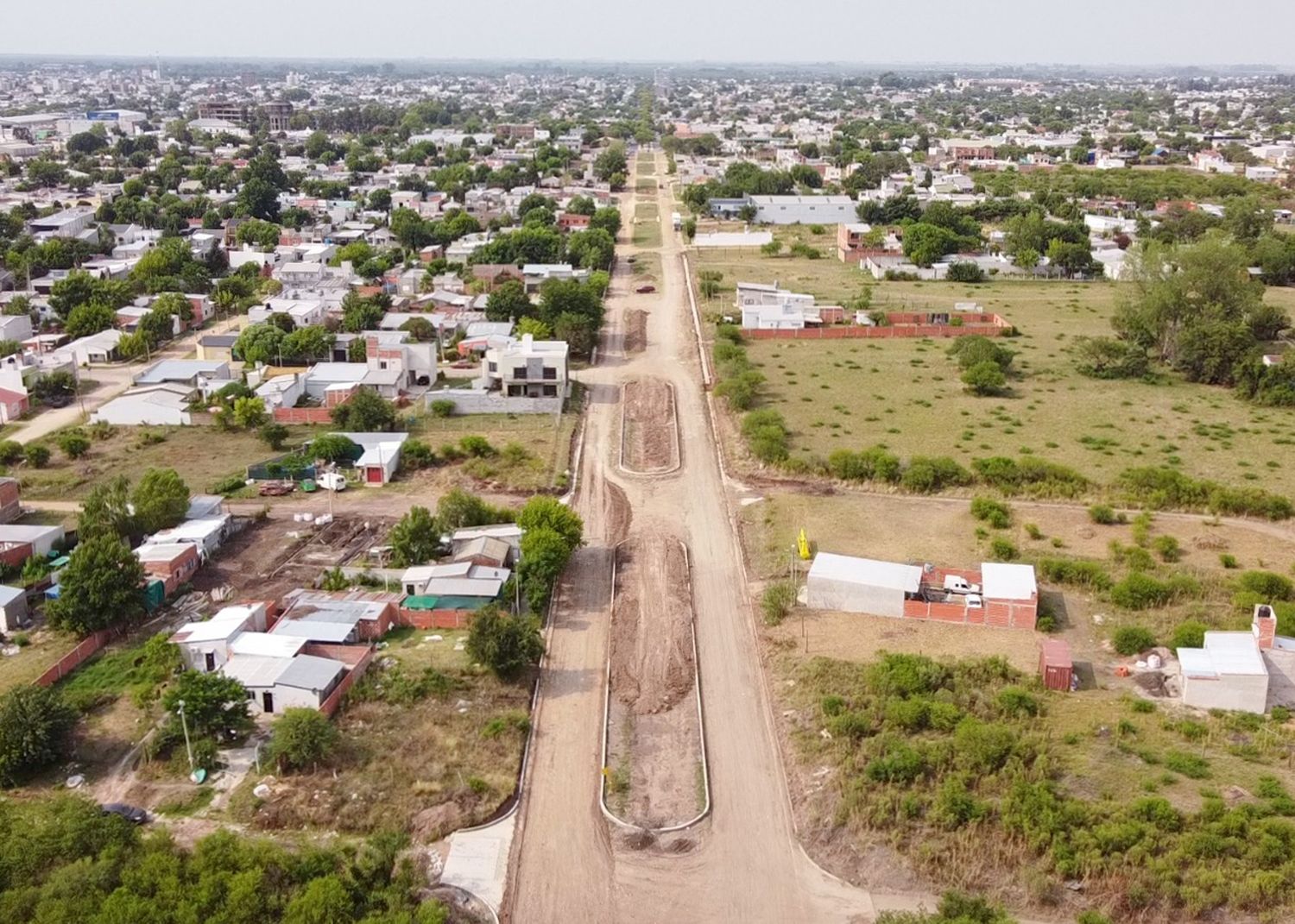 Avanzan las obras de cordón cuneta en calle Alsina