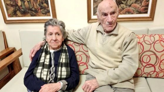 Los ancianos abandonados por su hijo encontraron un lugar para vivir