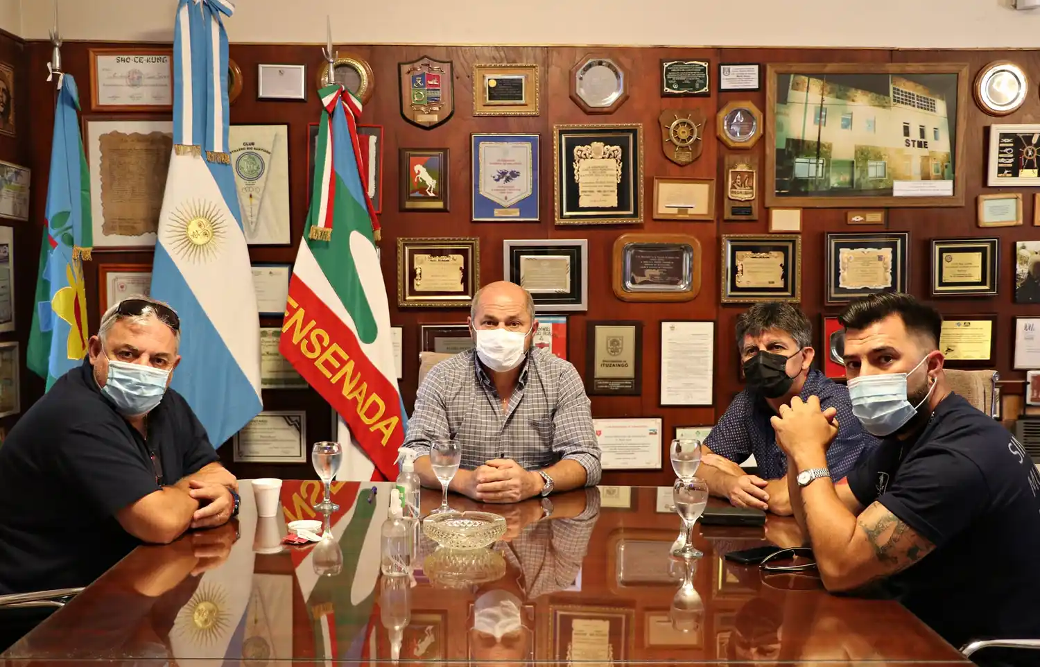 Ensenada: Secco paga un bono de 30 mil pesos a los municipales e impulsó un aumento de tasas