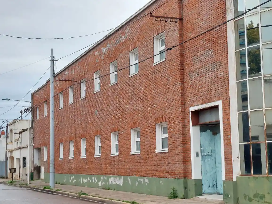 El edifico de la clínica San Pedro.