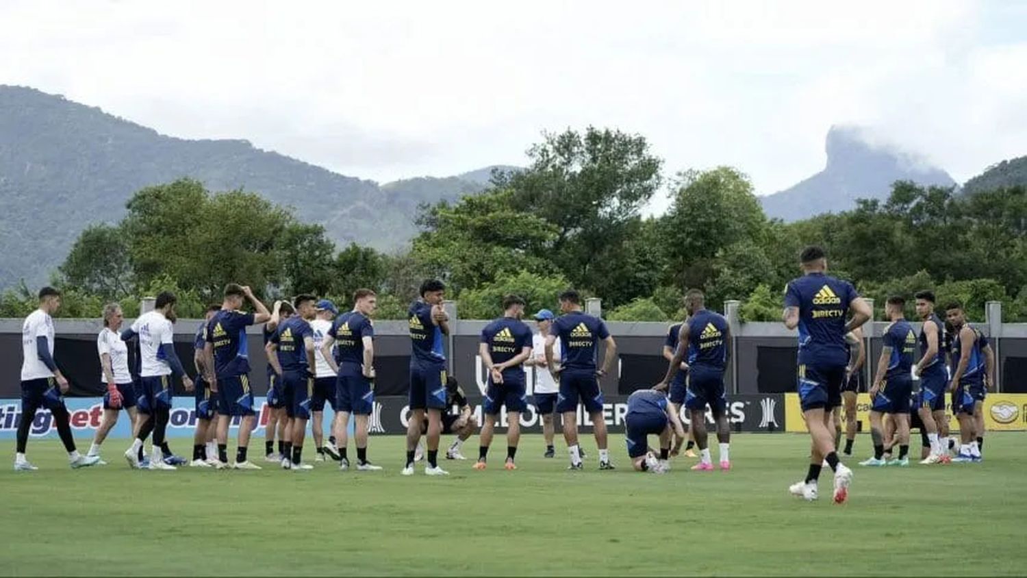 Con Valentín Barco a la par, Boca entrenó de cara a la final con Fluminense