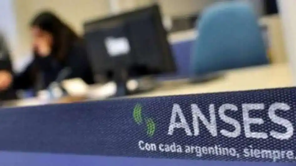 Certificado de escolaridad ya no será condicionante parar cobrar la ayuda escolar y hay polémica