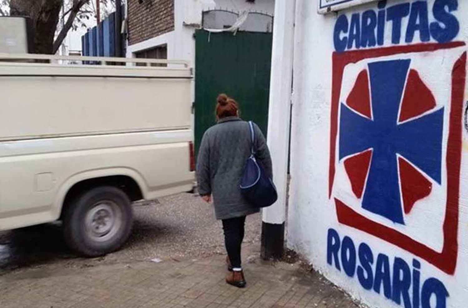 Cáritas Rosario busca donaciones frente al aumento de la demanda de alimentos y abrigo