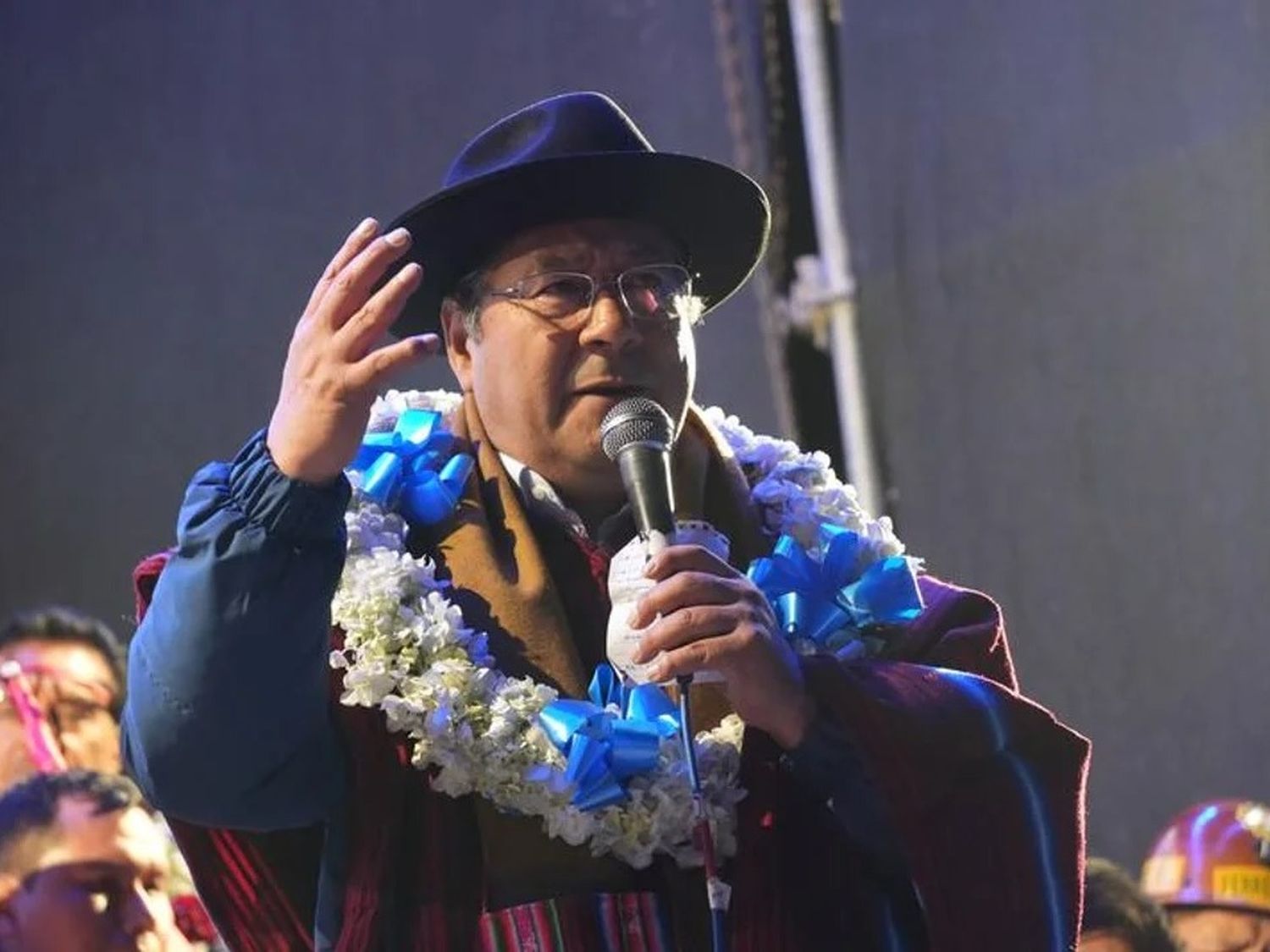El presidente Luis Arce dijo que no renunciará y prometió paz