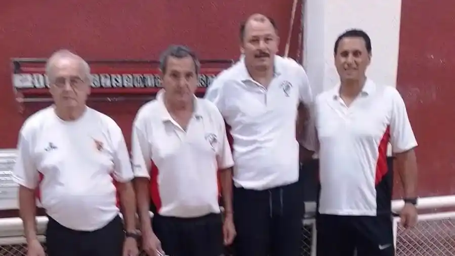 El equipo de Defensa Tandil: Julio Siani, Eduardo García, Eduardo Bruno y Juan Olivera.