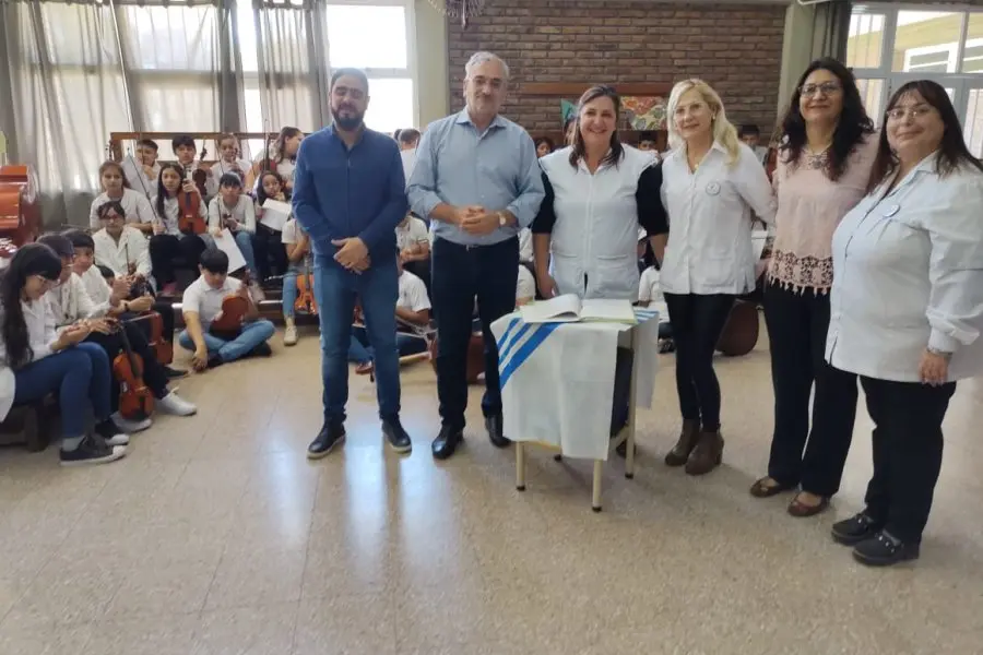 Alcides Calvo participó de la entrega de instrumentos musicales a escuelas orquestas con sedes en Rafaela y Sunchales