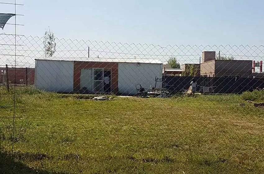 Investigan la muerte de un operario que cayó de un andamio en Funes City y falleció tras el alta en el Heca