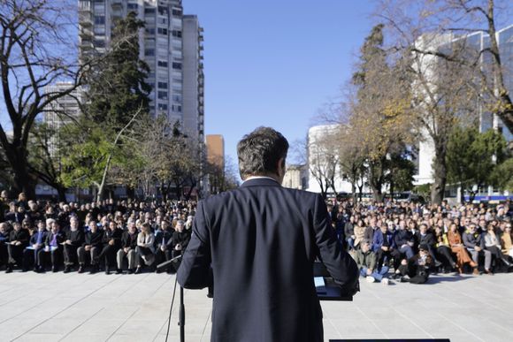 Kicillof y Alak inauguraron obras de remodelación en plaza de La Plata: “Queremos que la ciudad recupere su esplendor”