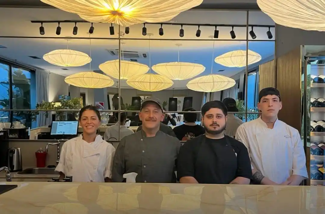 Un chef platense deleita a chascomunenses y turistas en el hotel que fue la casa de Raúl Alfonsín