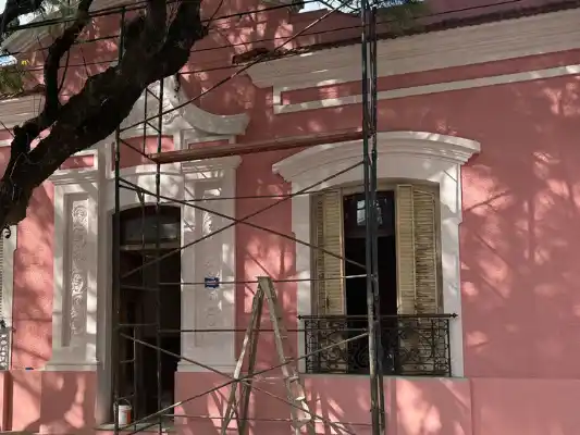 El convenio permitirá que jóvenes accedan a diferentes carreras con modalidad a distancia.