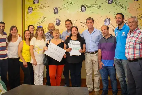 Piaggio entregó aportes al Centro de Educación Física