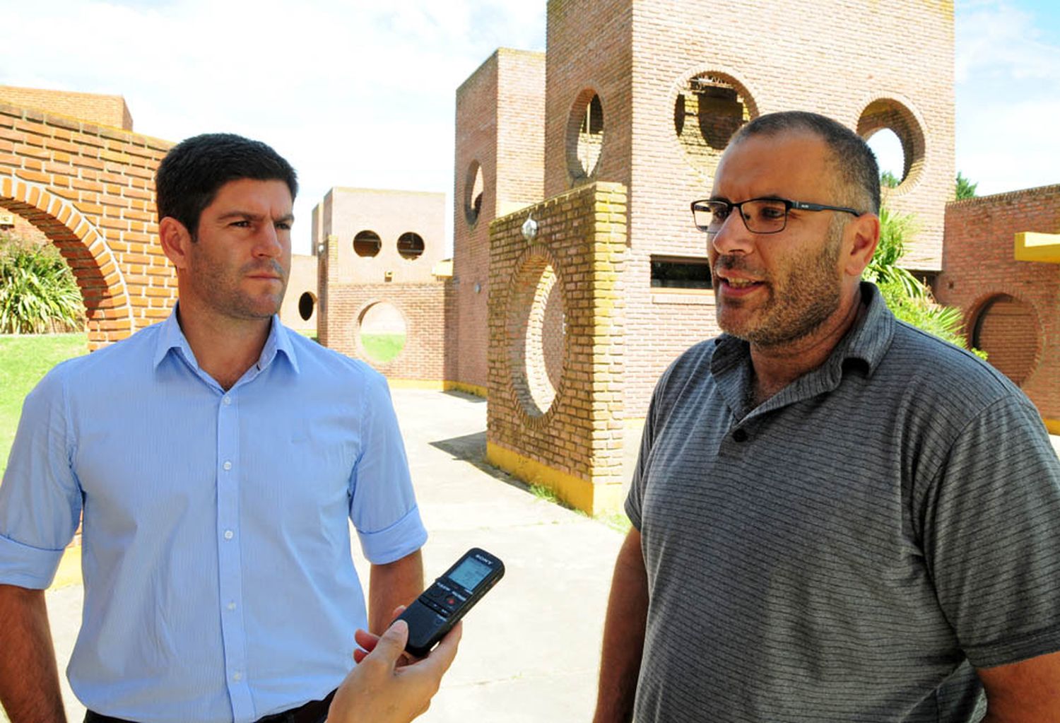 El intendente de Ayacucho visitó el Isistan para compilar experiencias inteligentes