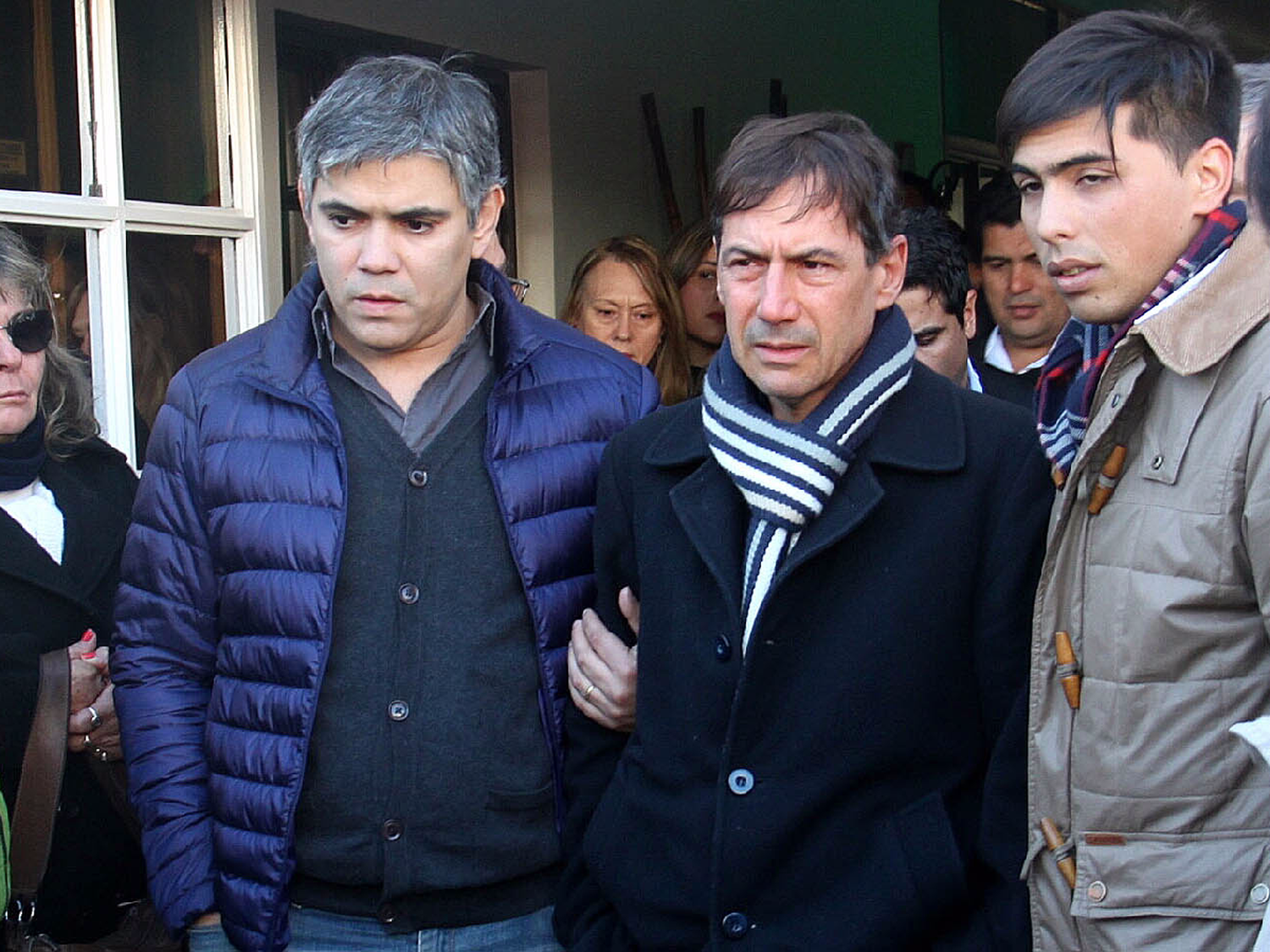 Una multitud acompañó al senador Naidenoff al entierro de su esposa y su hijo menor