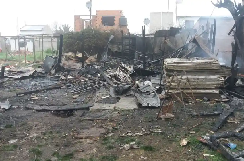 Un incendio mató a sus perros y dejó a un discapacitado sin casa