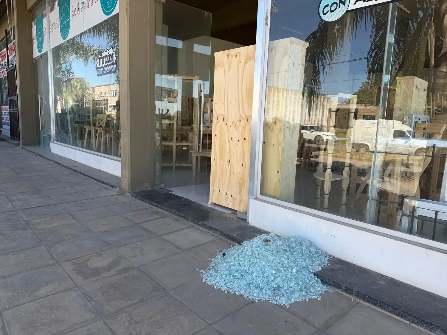 destrozos blindex 3 de febrero y noseda