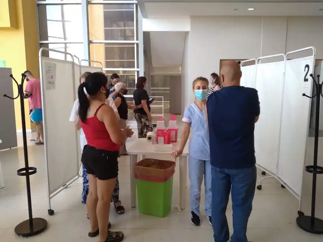 Entre Ríos comenzará a vacunar a los mayores de 18 años que se aplicaron la segunda dosis hace cuatro meses