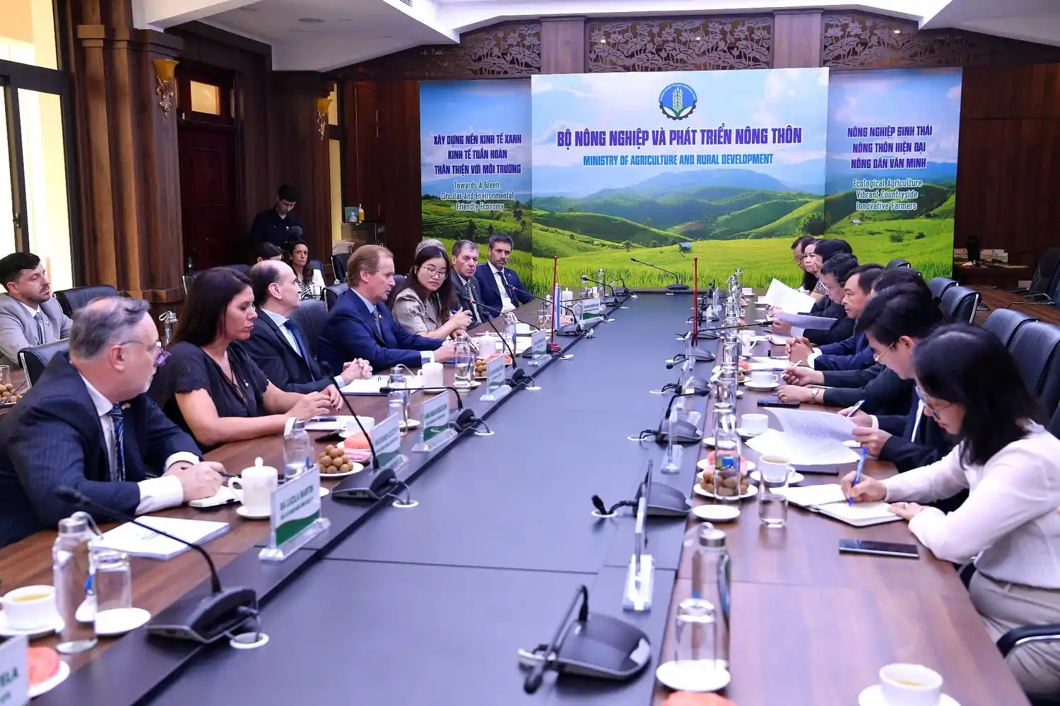 Vietnam habilitará la importación de cítricos dulces y carne porcina de la Región Centro