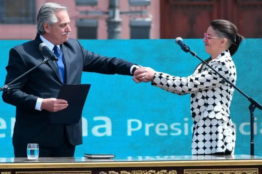 Sobre Mazzina Mazzina, el Presidente explicó que su designación significa poder “escuchar al feminismo del interior de la patria”.