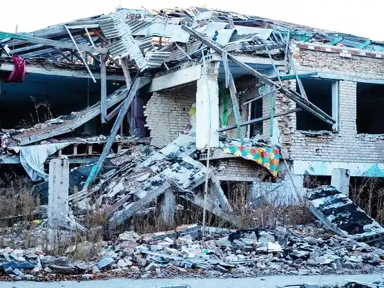 Ucrania: la gente llora cuando recibe una comida caliente