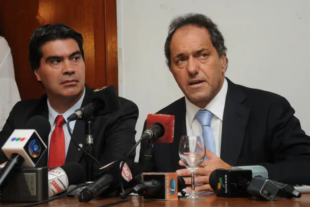 Capitanich criticó a Scioli por saludar a Magnetto: "Dime con quién andas y te diré quién eres"