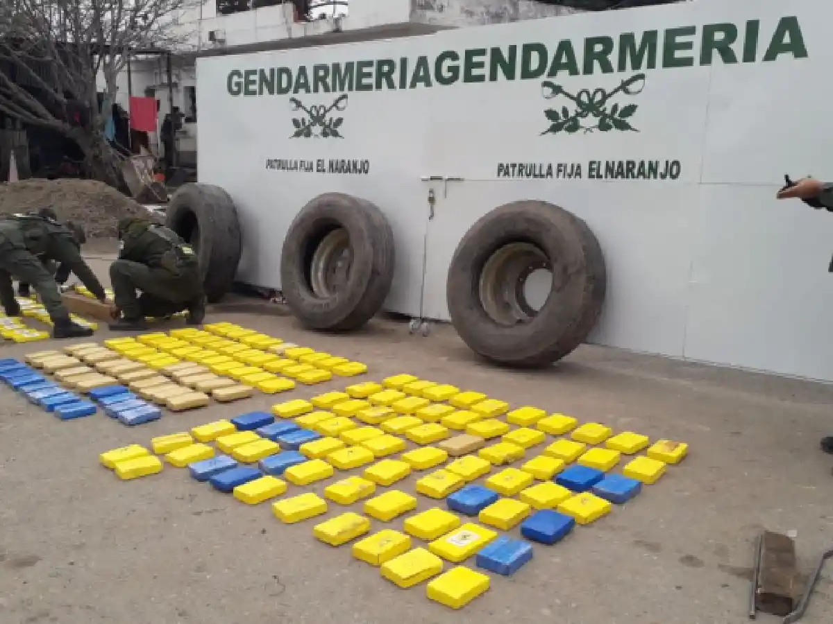 Hallan 280 kilos de cocaína ocultos en las ruedas de auxilio de un camión en Salta
