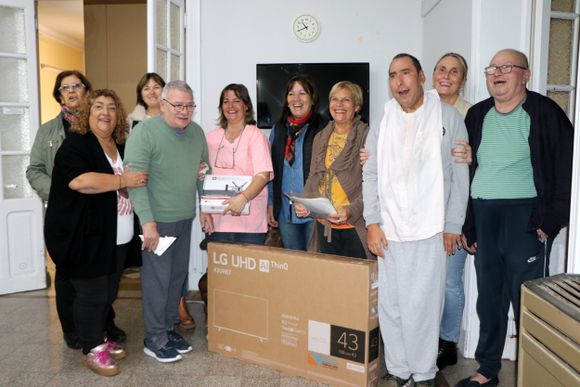 Donaron al Hospital Municipal instrumental para cirugía y un Smart tv