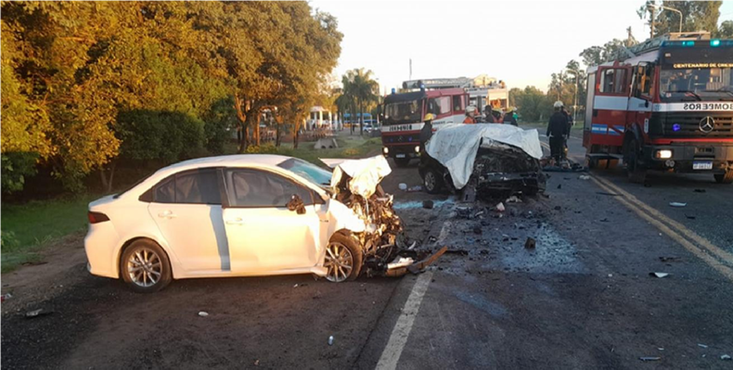 Tragedia: tres muertos y un herido de gravedad en un choque frontal sobre Ruta 12