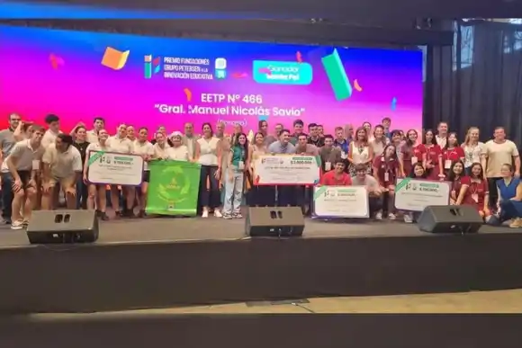 Una escuela santafesina ganó 2 millones de pesos por un proyecto para fabricar biodiésel con aceite reciclado