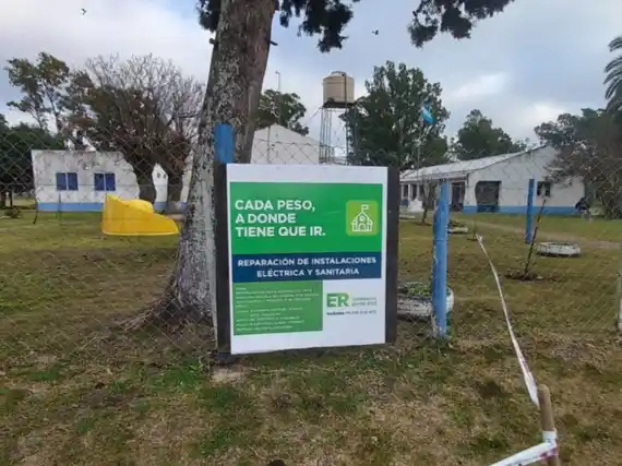 Ejecutan instalación eléctrica y sanitaria en escuela del Departamento Gualeguay