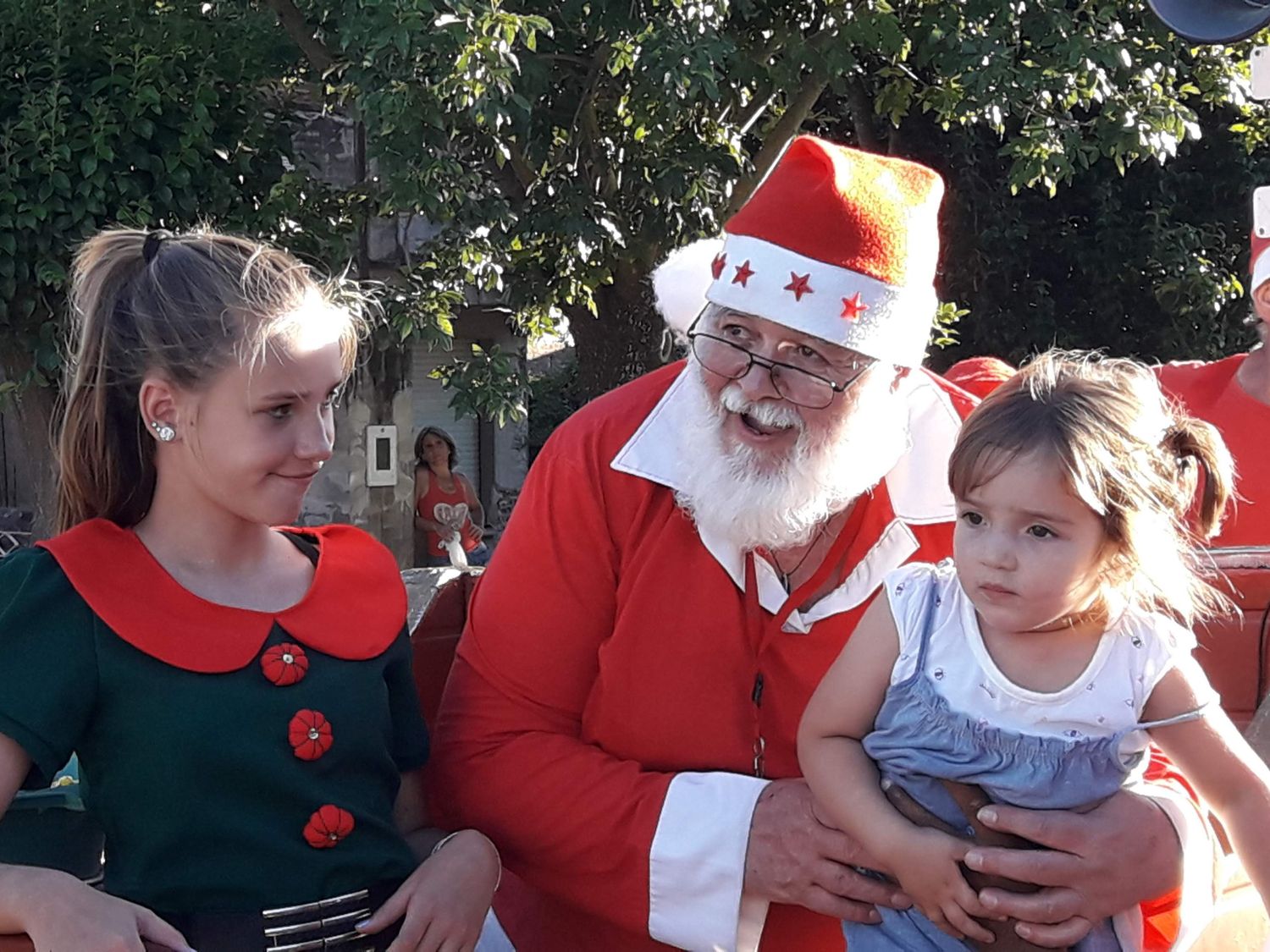 Pepo Noel prepara su trineo para recorrer las calles de Larroque