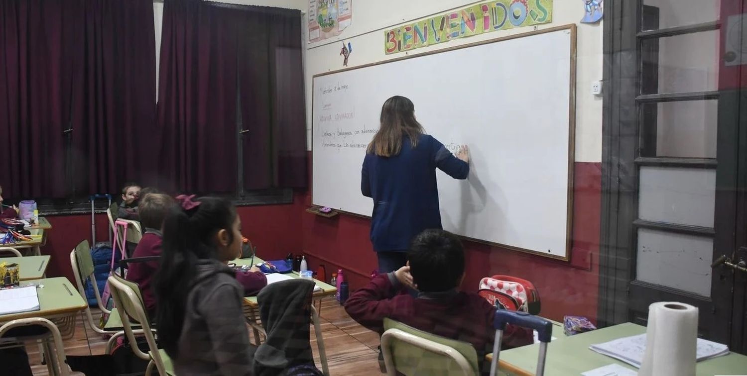 El gobernador Pullaro exoneró a una docente de Reconquista