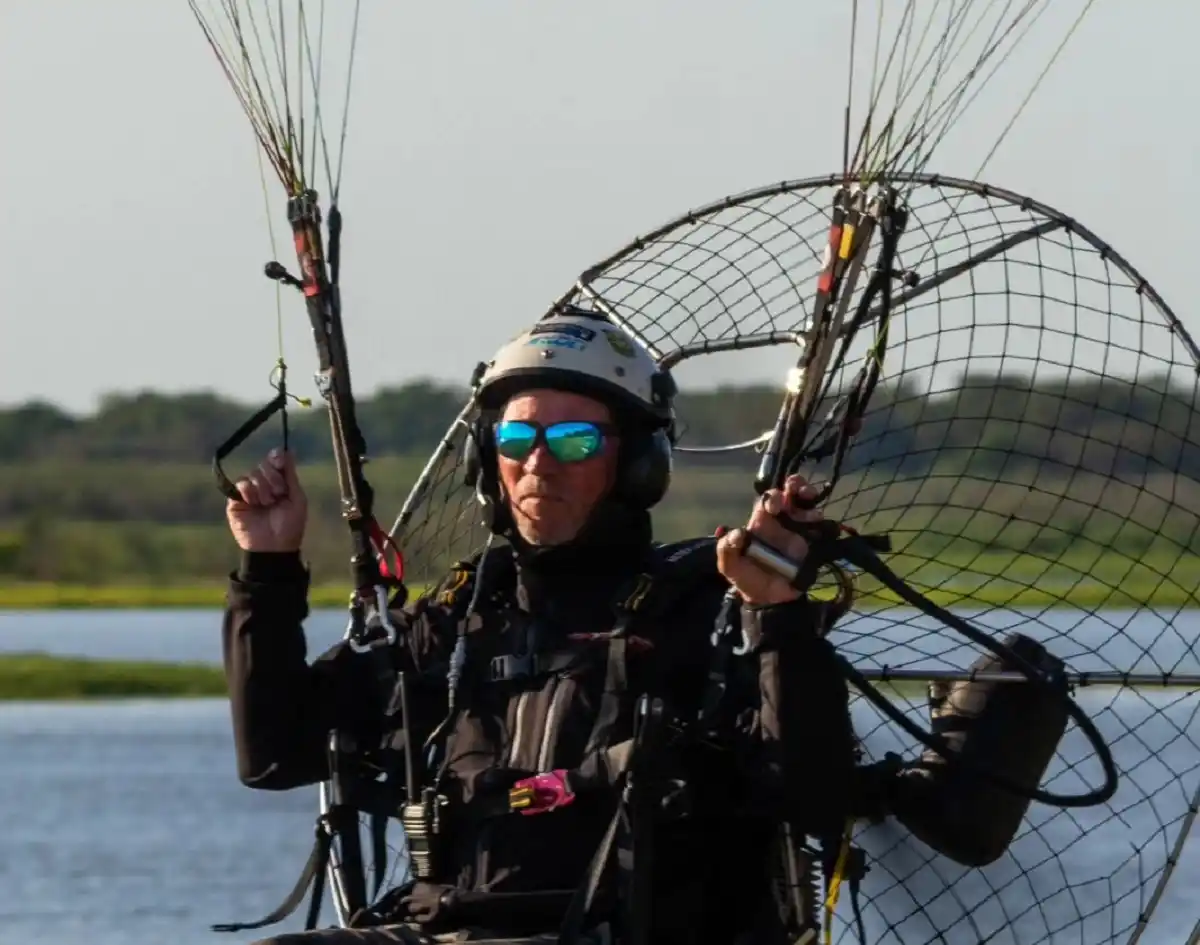 Falleció Tedy Woodley, referente del paramotor en Argentina, luego de una caída libre mientras volaba en Chascomús