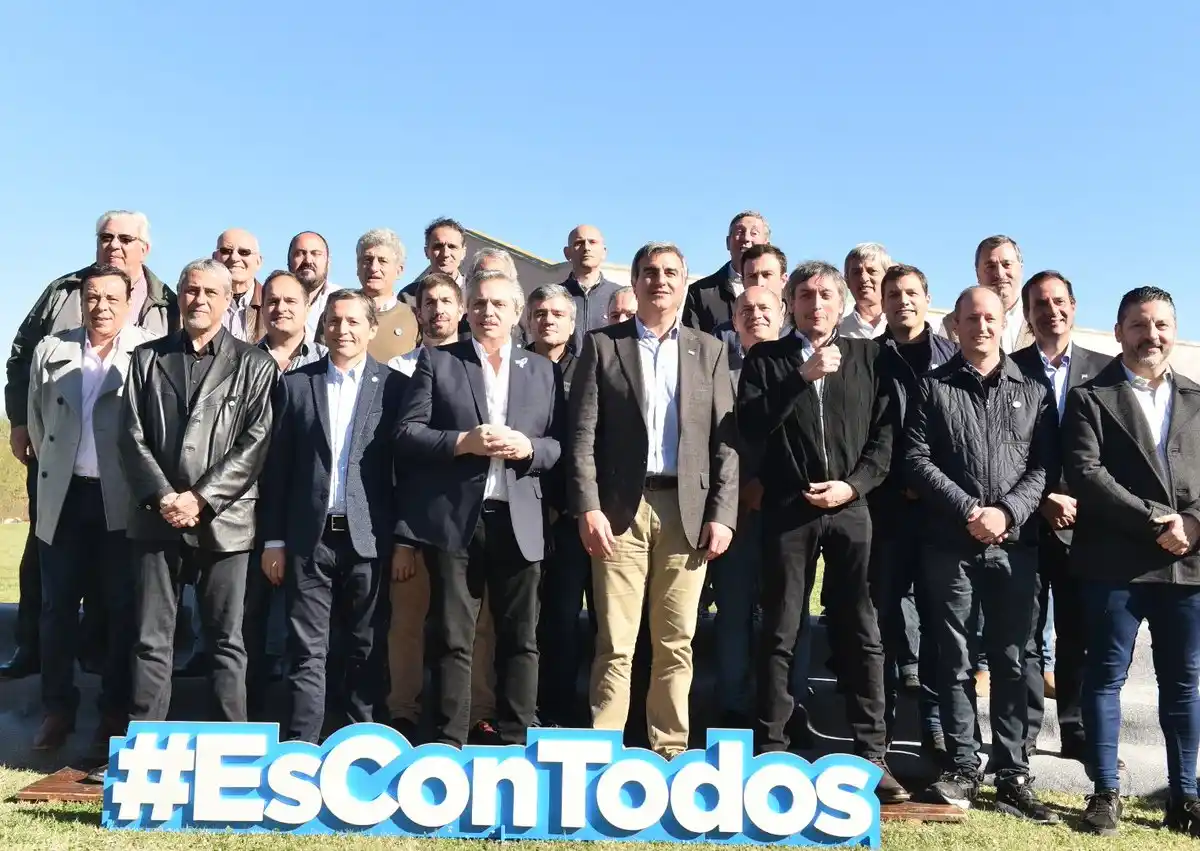 Alberto Fernández con intendentes del peronismo en San Antonio de Areco