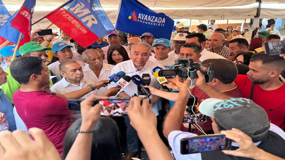 Candidatos opositores se inscriben ante el CNE y prometen «derrotar» al oficialismo