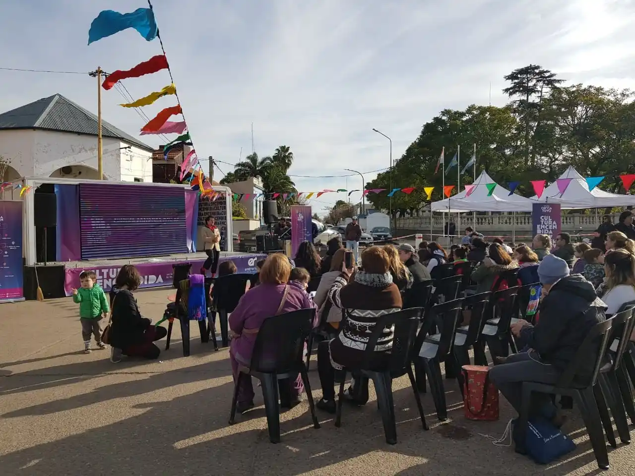 El Camión Viajero Infantil arrancó su gira y alegró la tarde del domingo en Gualeguaychú