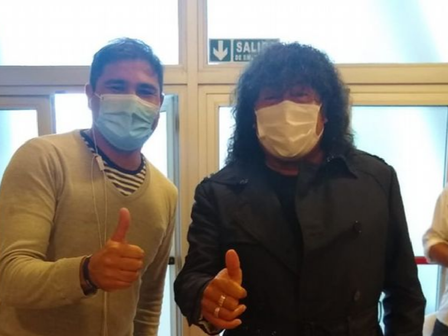 La Mona se vacunó como un vecino más: "Estoy feliz"